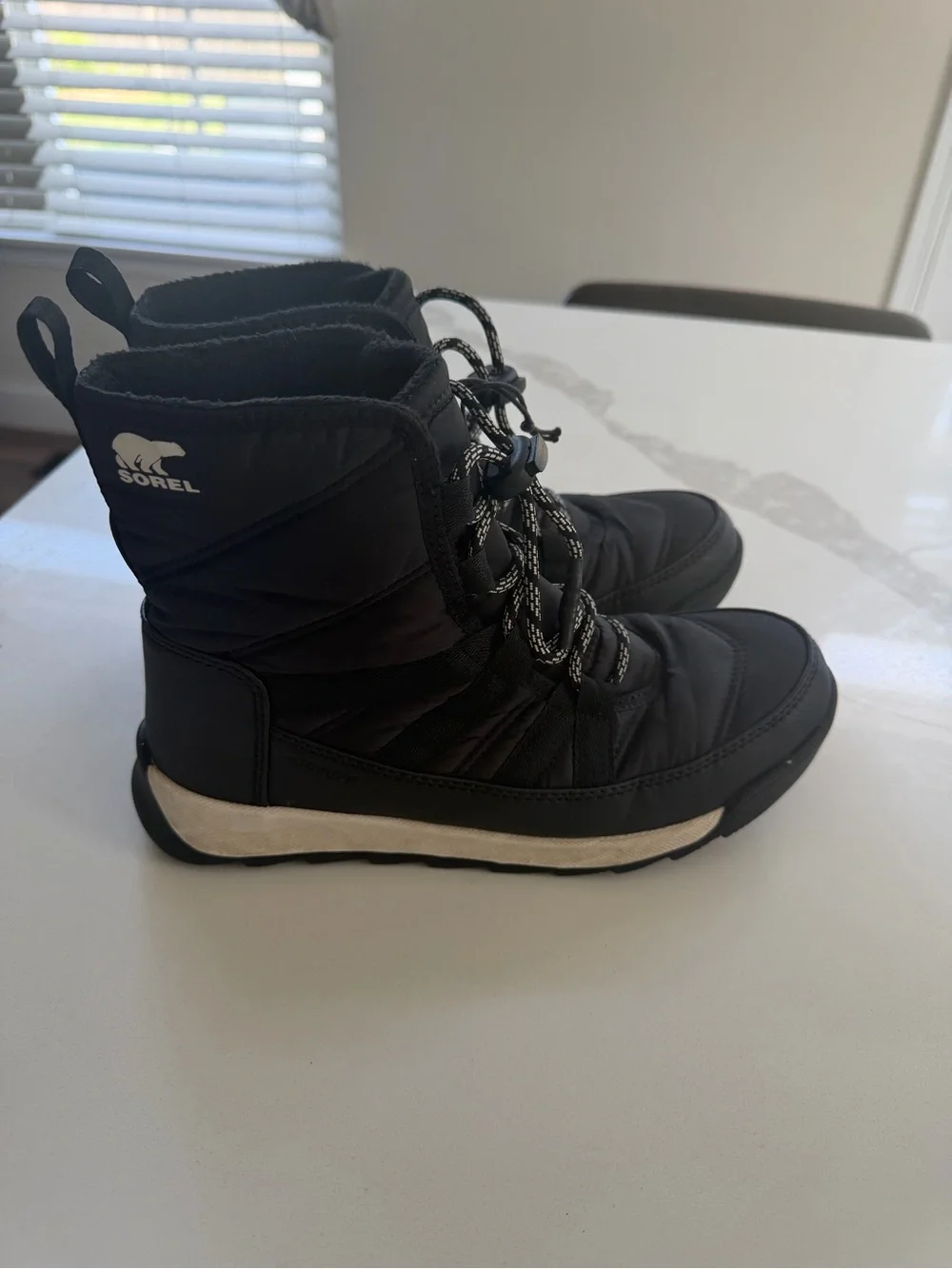 Sorel Whitney II Short Lace Boots Kids Size 5 Black Waterproof Faux Fur Snow